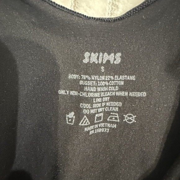 Skims Everyday Sculpt Thong Bodysuit in Onyx Black Size Small NWOT - Picture 2 of 8